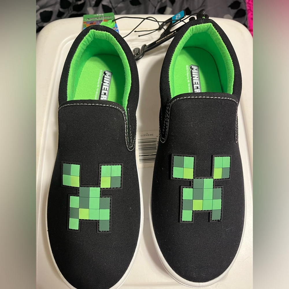 NWT New w/tags-  Minecraft size 8 boys canvas sneaker